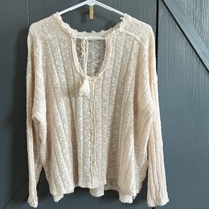 En crème open knit slub fabric keyhole peasant top